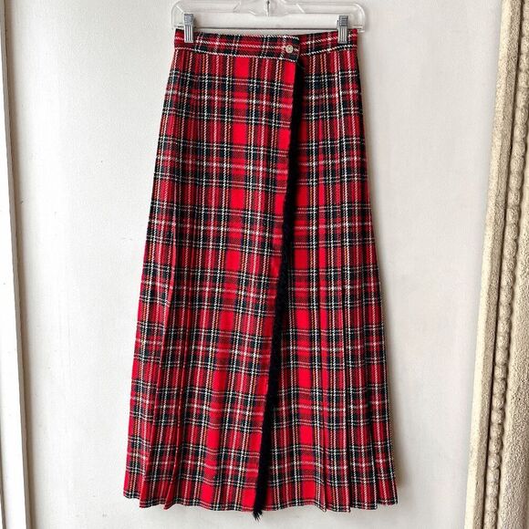 Vintage 1970s Red Plaid Wool Tartan Wrap Skirt with Button Detail, Size M - Picture 2 of 13